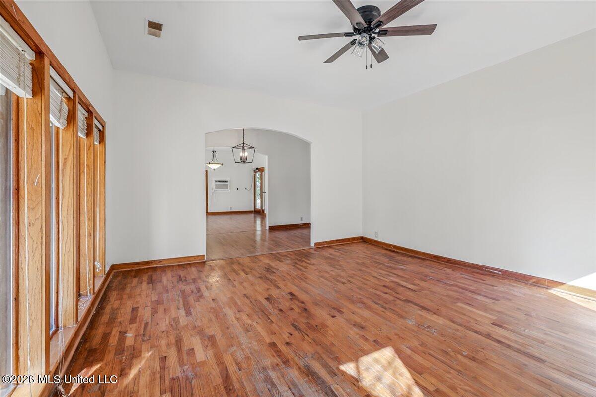 10 W Railroad Avenue Property Photo 11