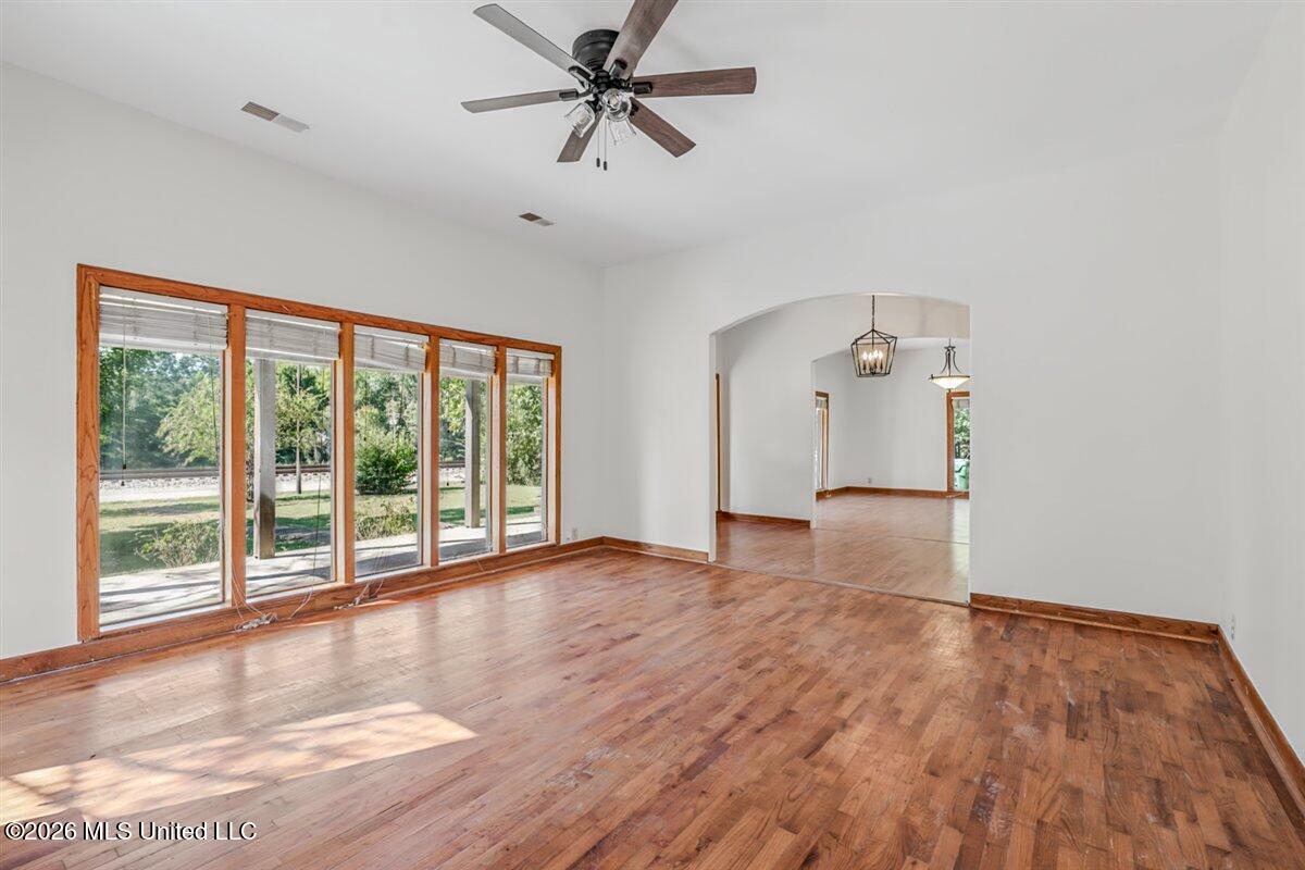 10 W Railroad Avenue Property Photo 12