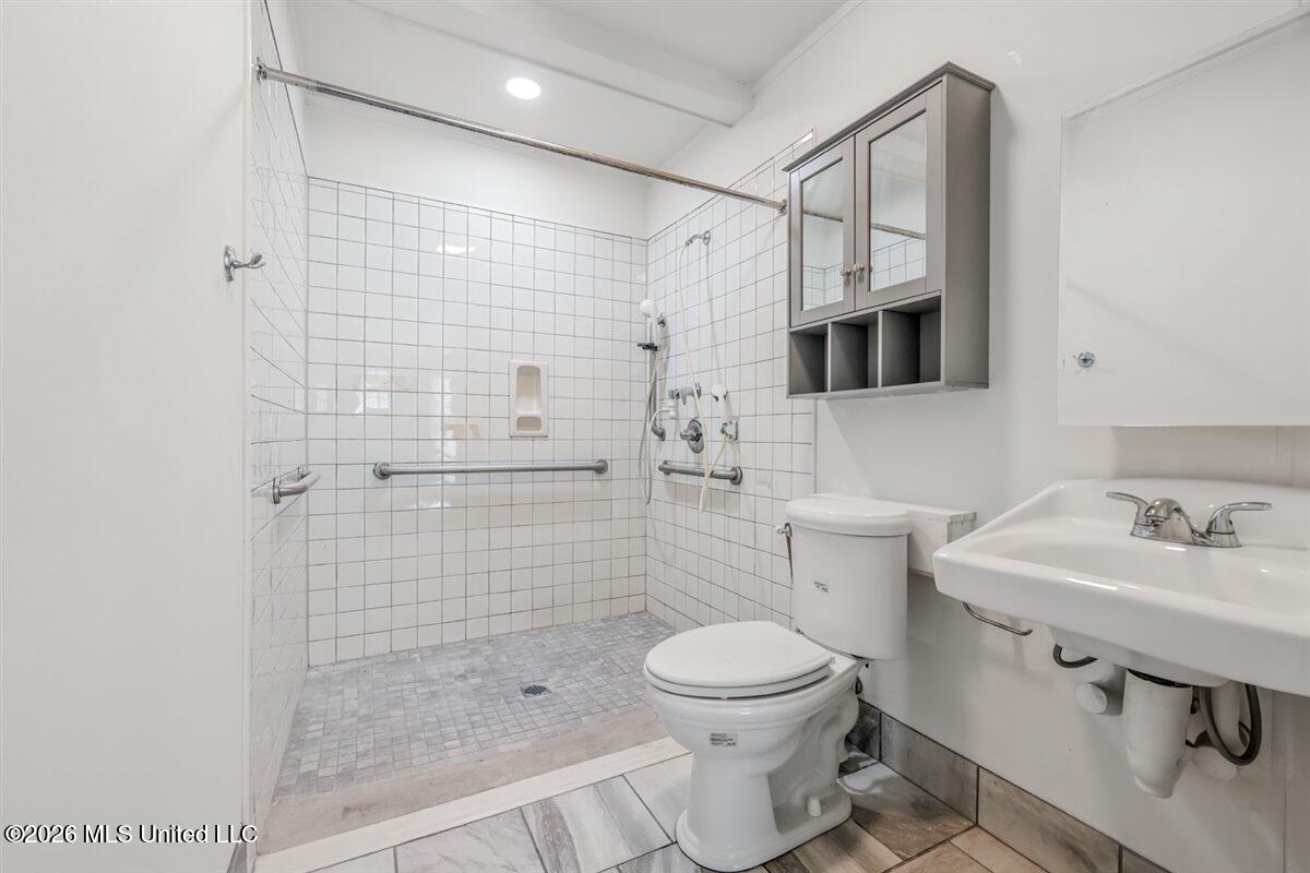 10 W Railroad Avenue Property Photo 41