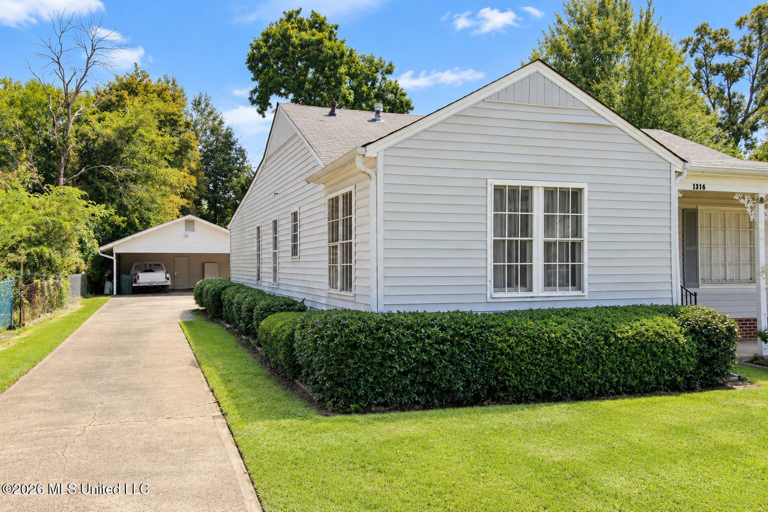 1316 Calhoun Property Photo 3