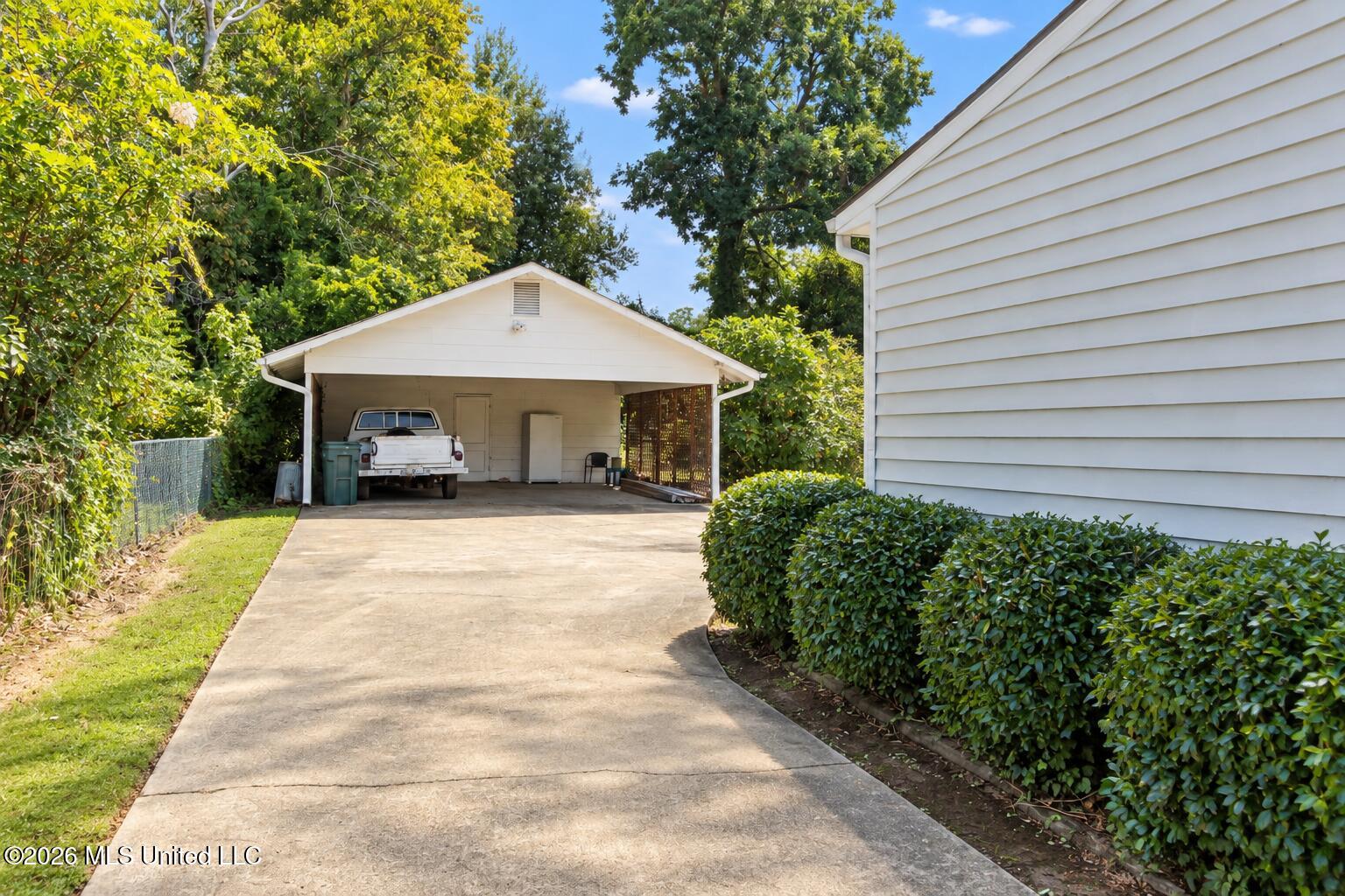 1316 Calhoun Property Photo 4