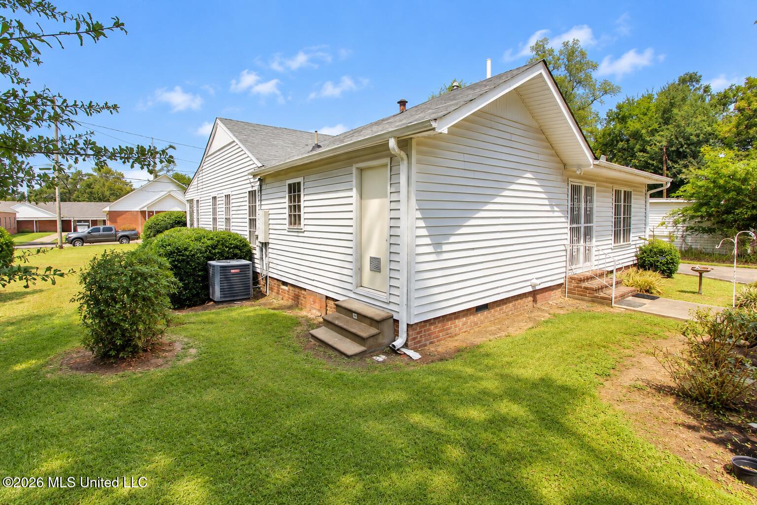 1316 Calhoun Property Photo 8