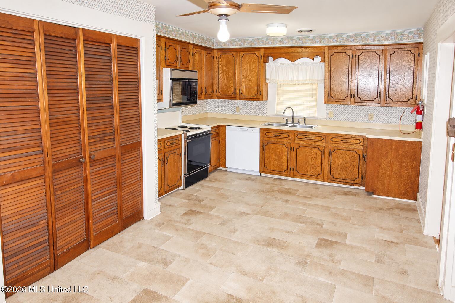 1316 Calhoun Property Photo 10