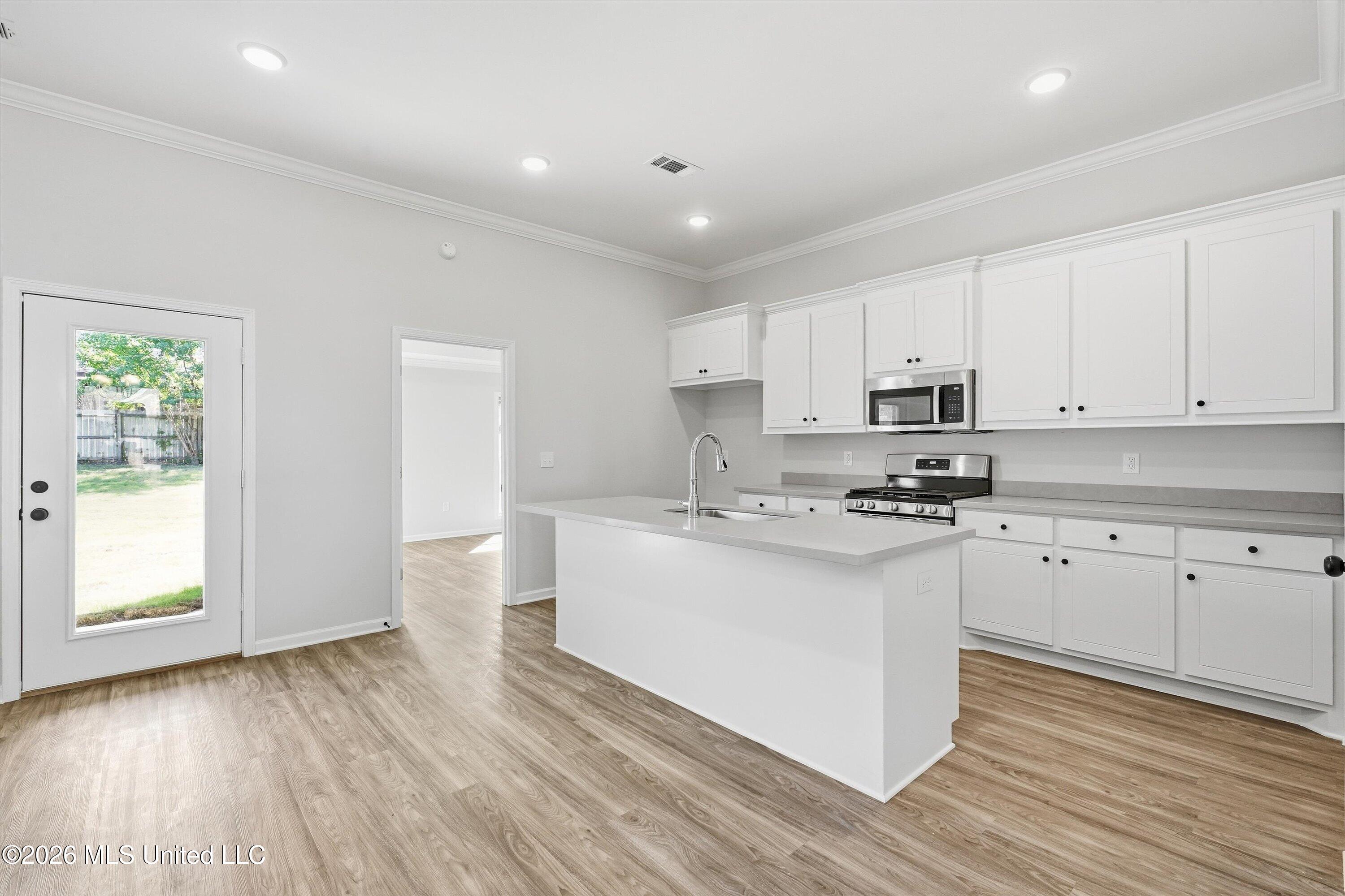 533 Stone Brook Place Property Photo 4