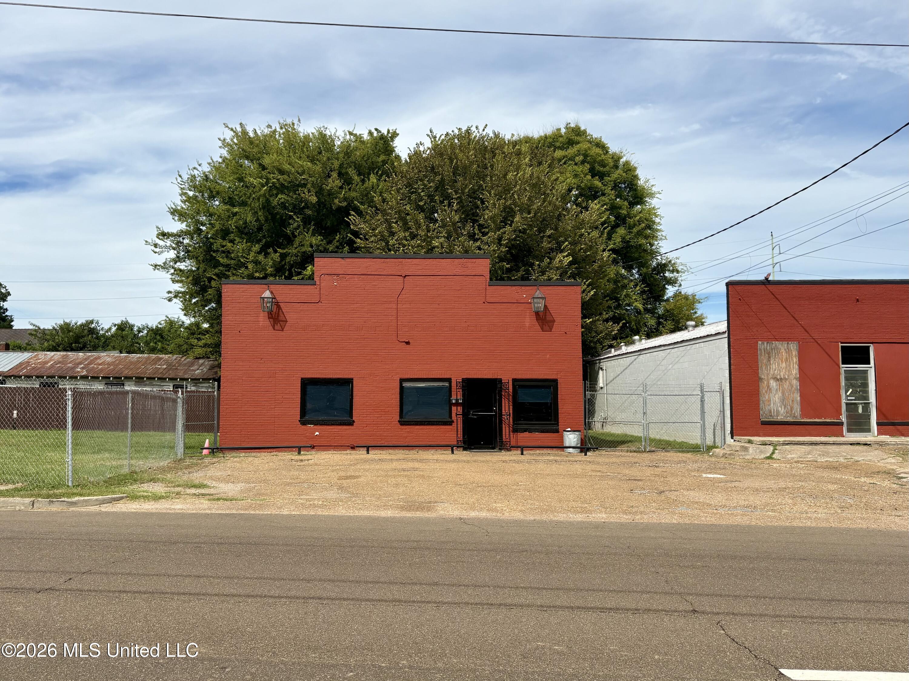 49 E Franklin Street Property Photo 1