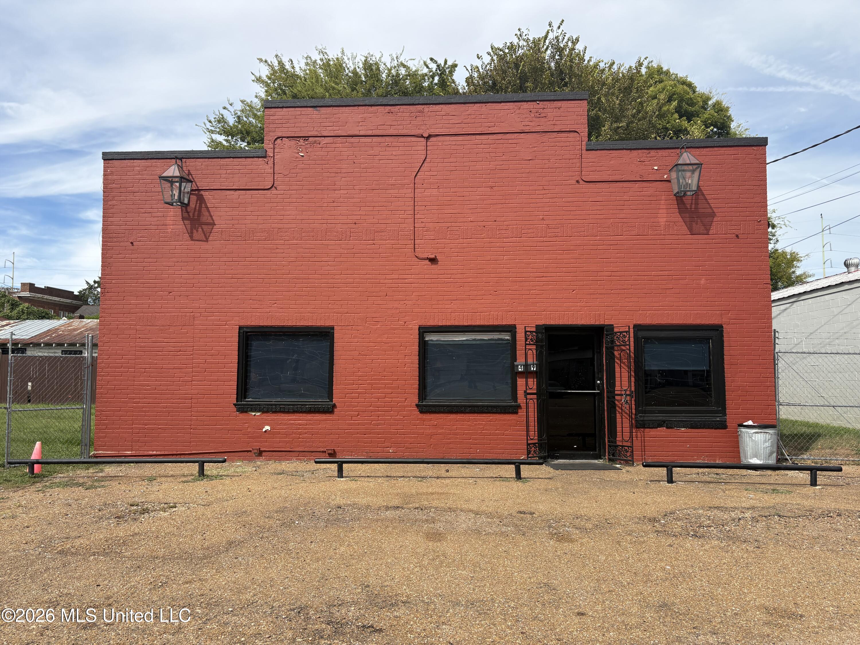 49 E Franklin Street Property Photo 2