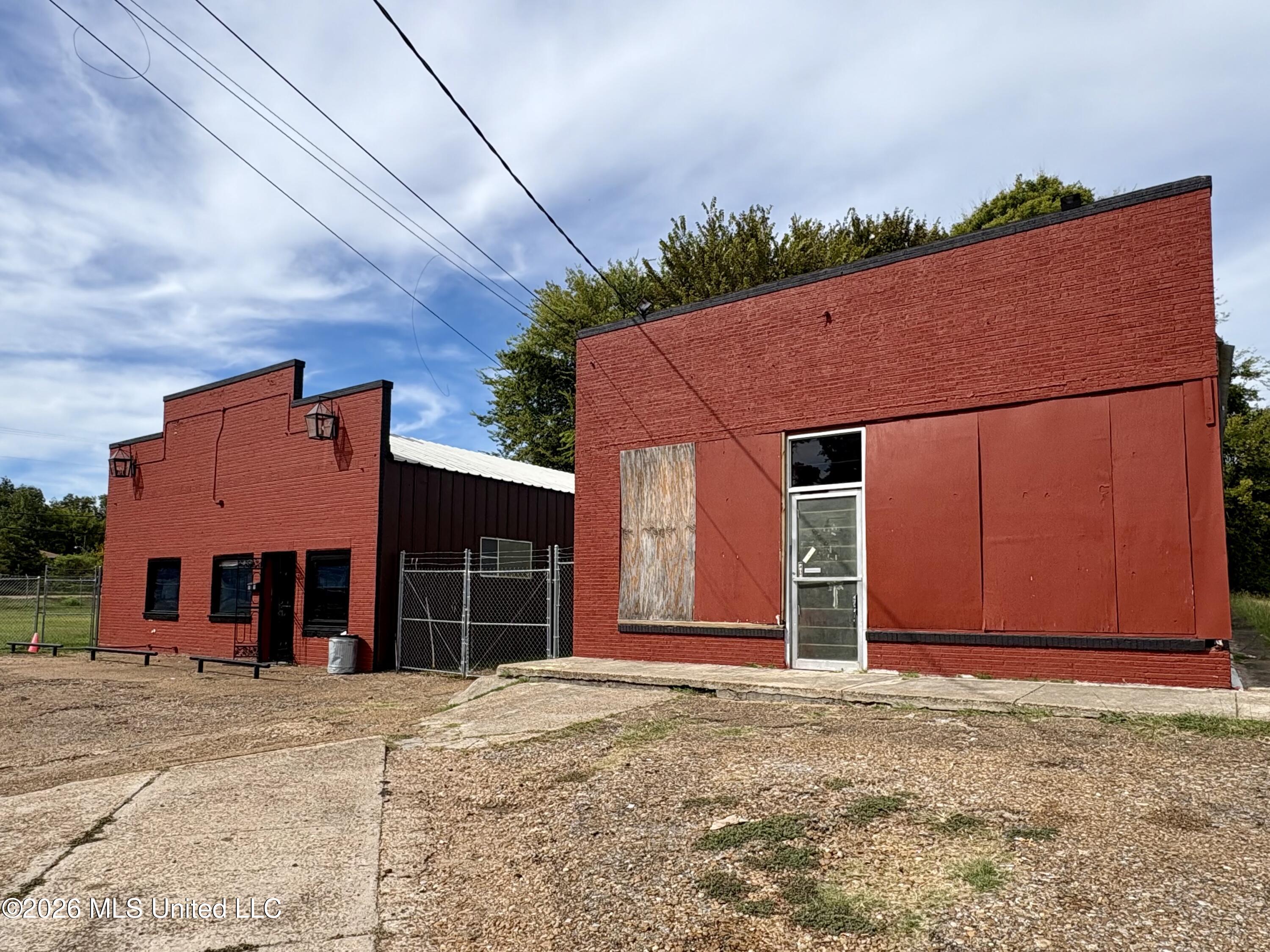 49 E Franklin Street Property Photo 3
