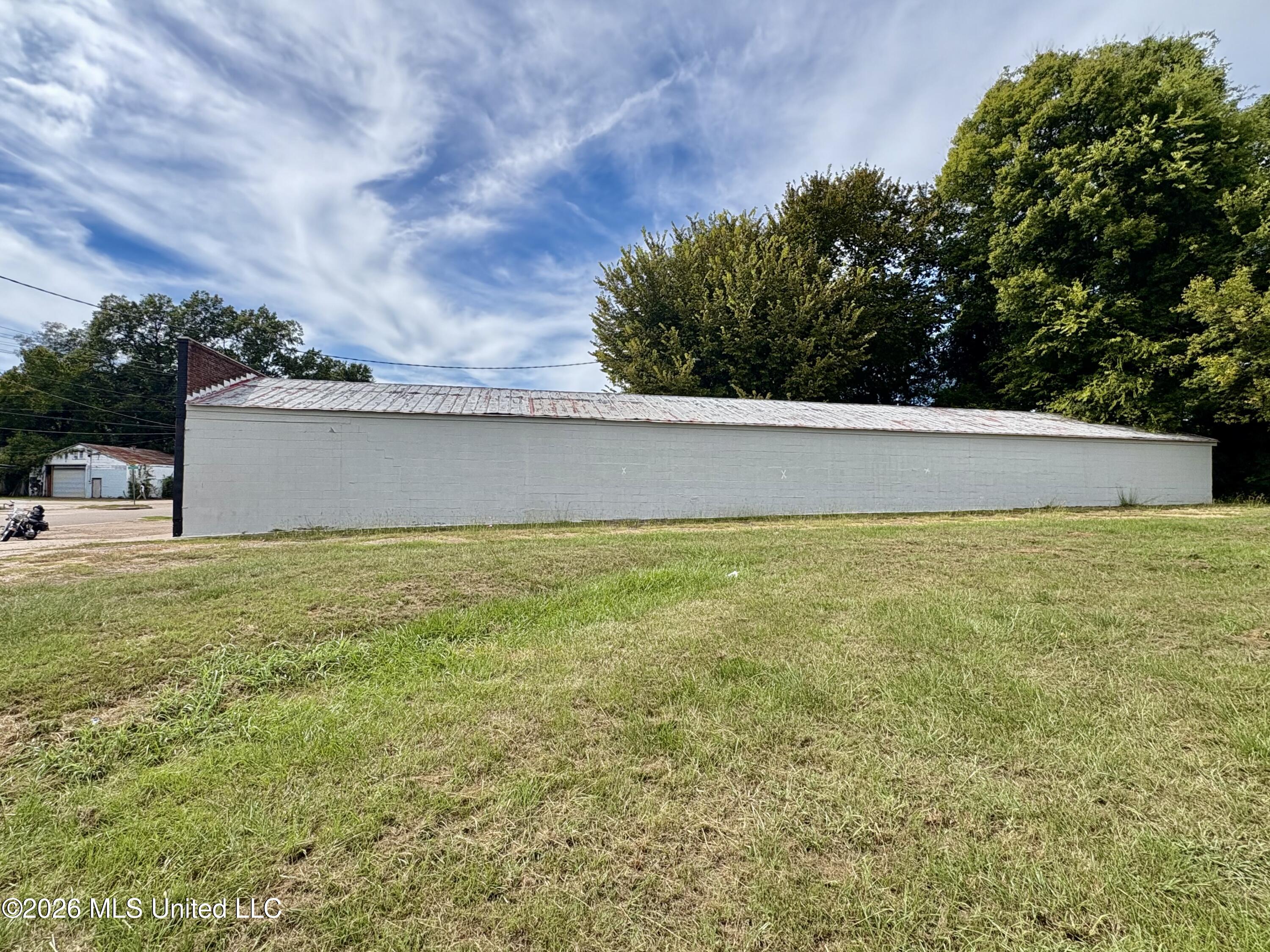 49 E Franklin Street Property Photo 6