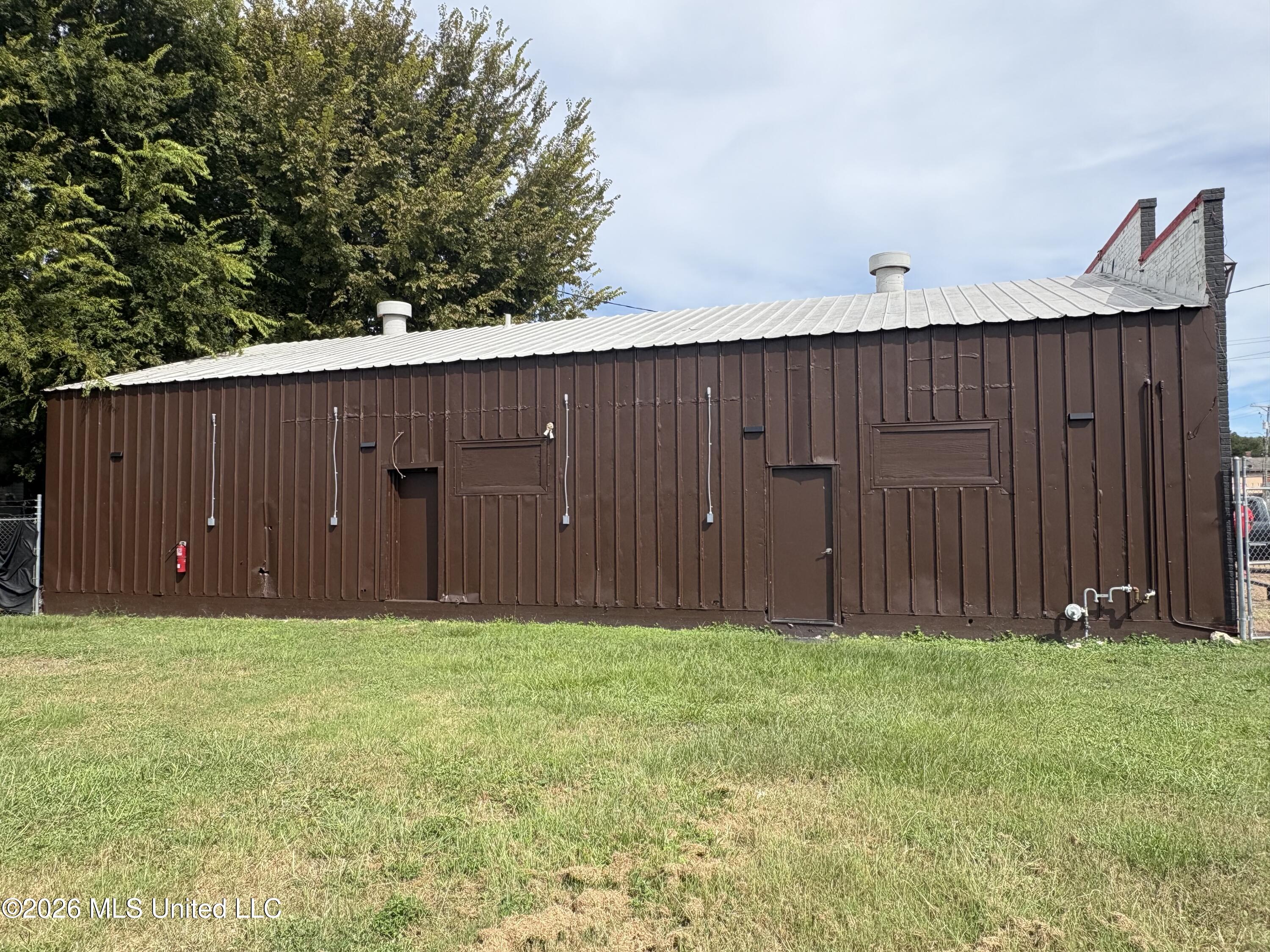 49 E Franklin Street Property Photo 7