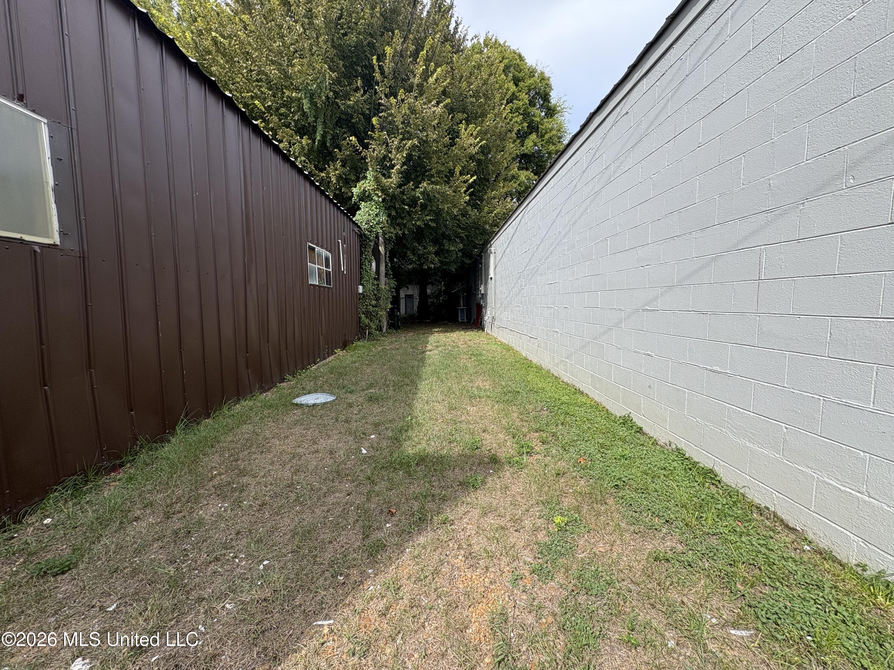 49 E Franklin Street Property Photo 8