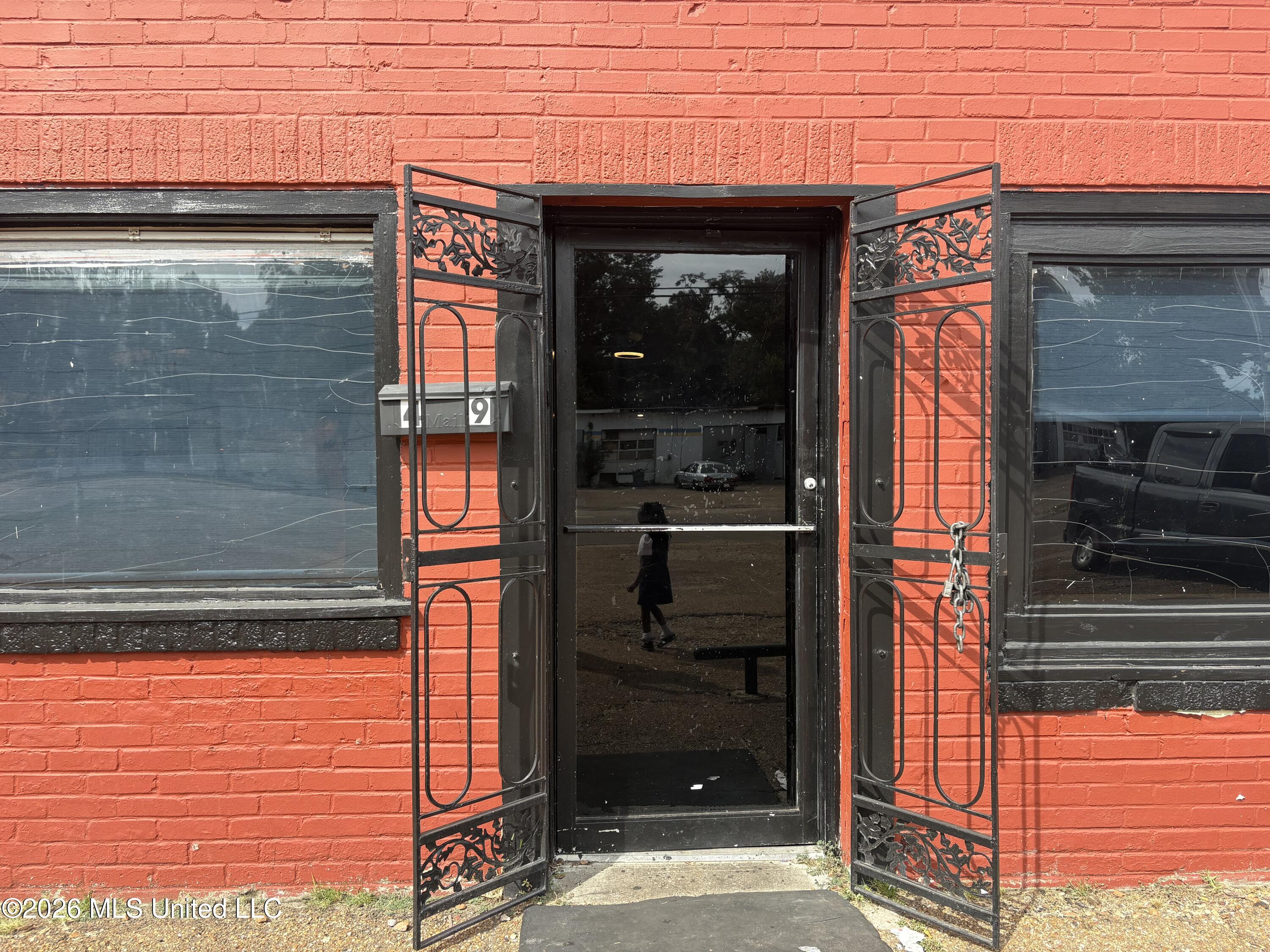 49 E Franklin Street Property Photo 9