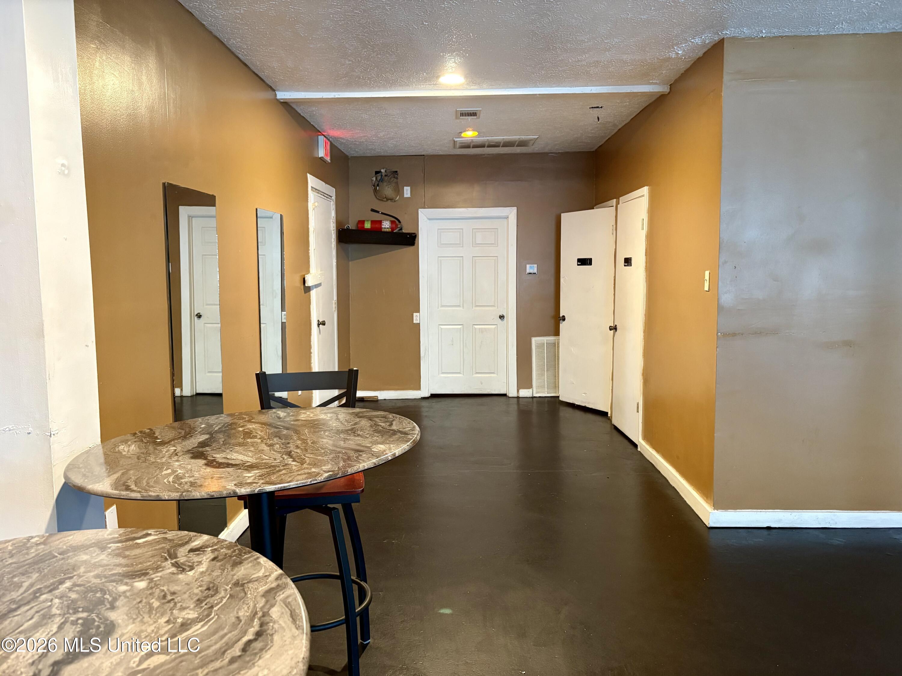 49 E Franklin Street Property Photo 14