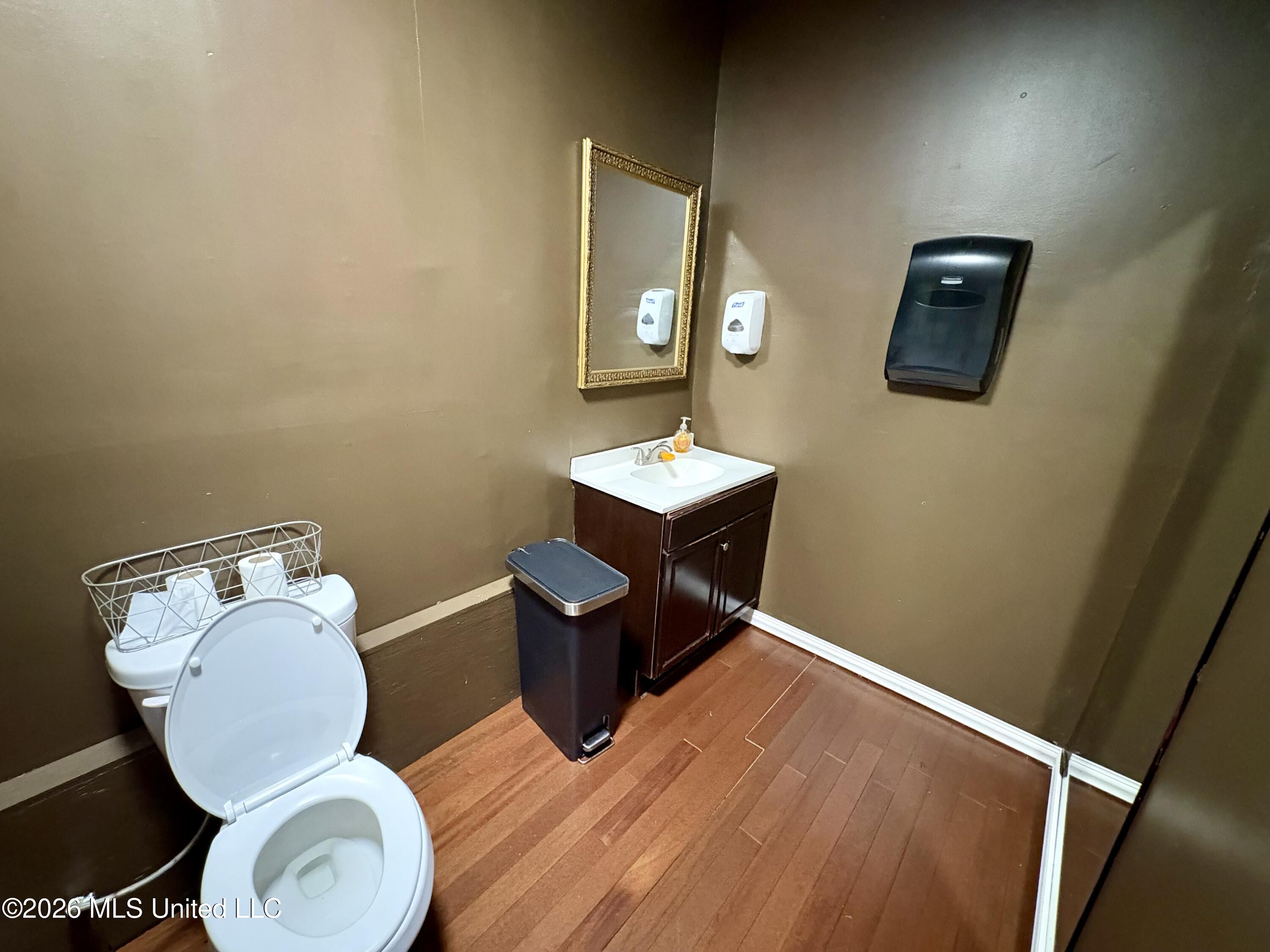 49 E Franklin Street Property Photo 17