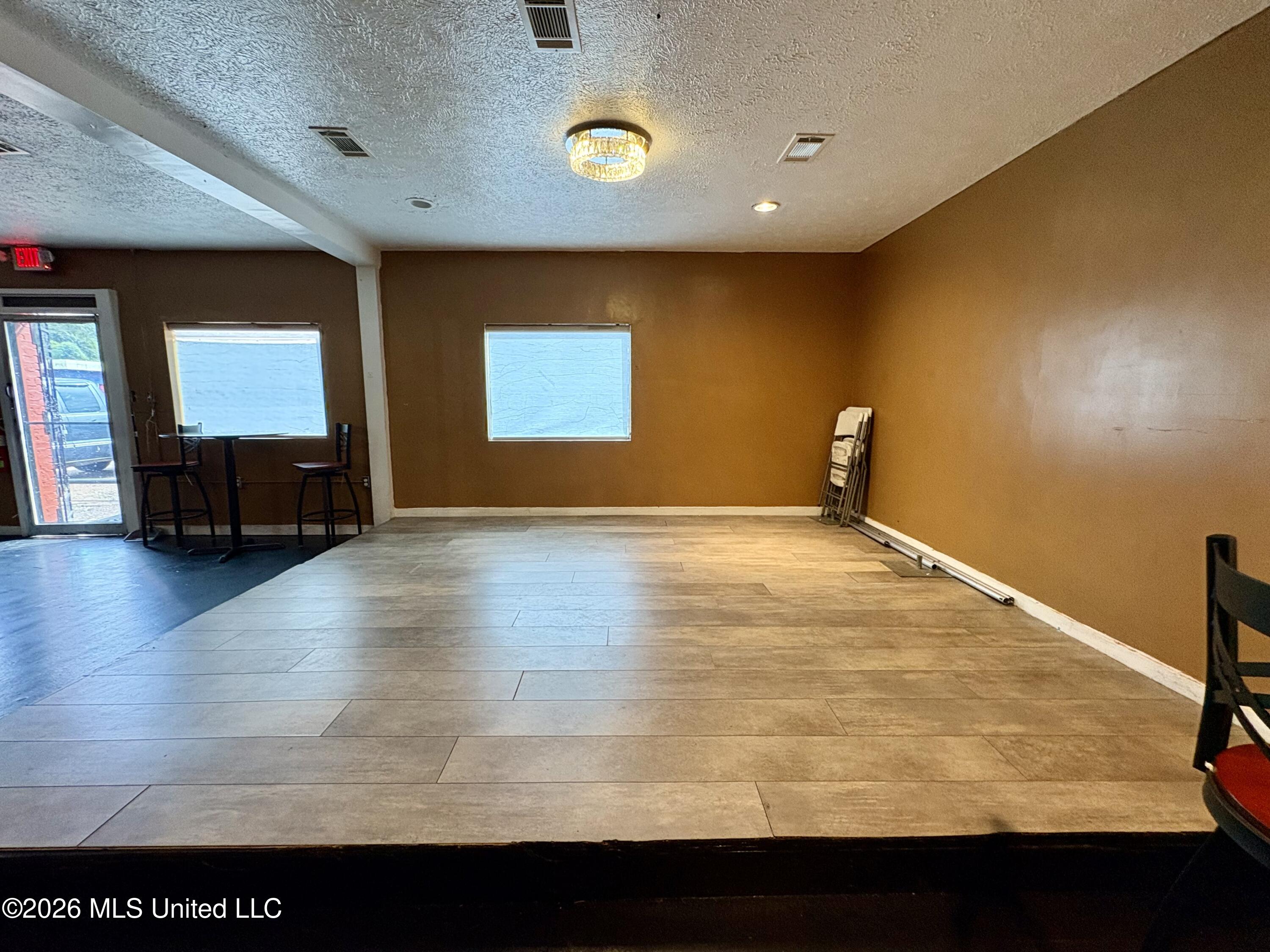 49 E Franklin Street Property Photo 20