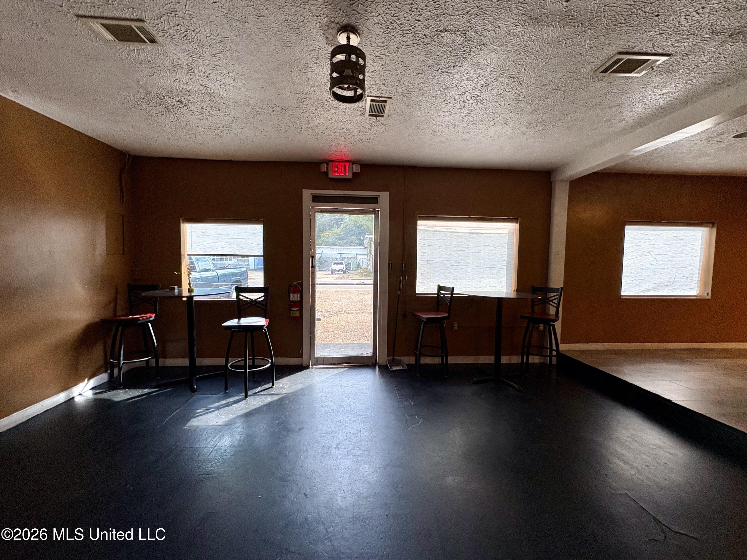 49 E Franklin Street Property Photo 23