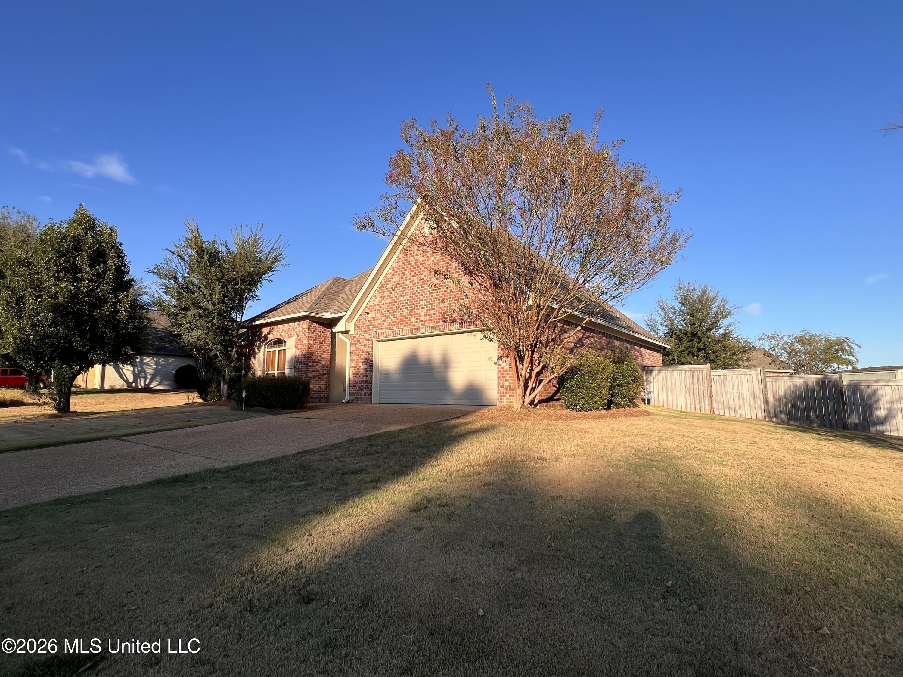 1012 Trinity Drive Property Photo 3