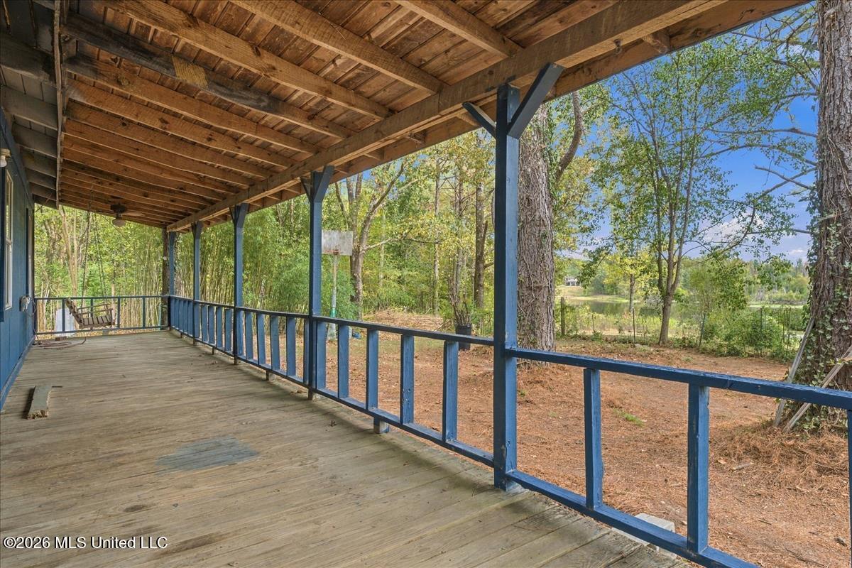 512 Oakview Property Photo 3