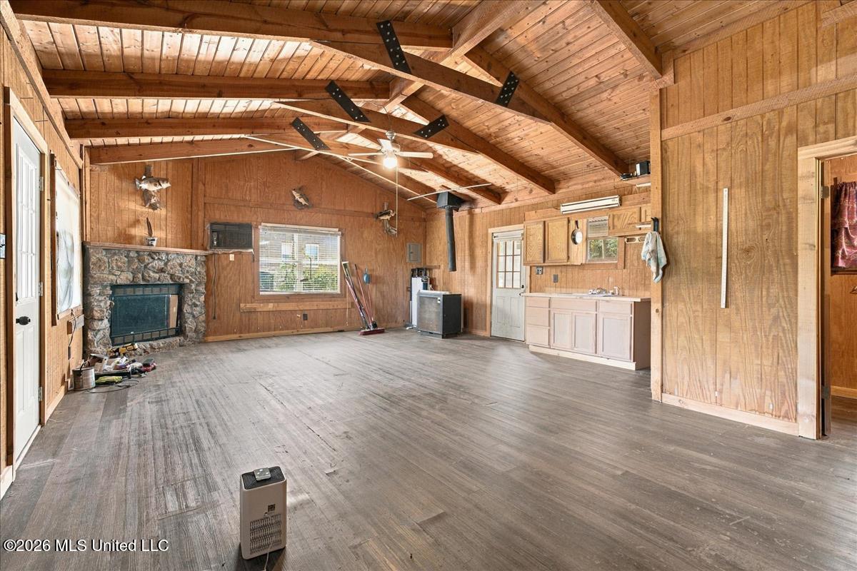 512 Oakview Property Photo 4