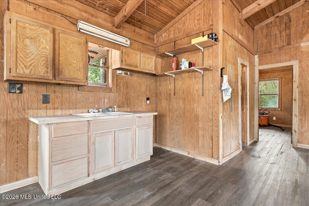 512 Oakview Property Photo 7