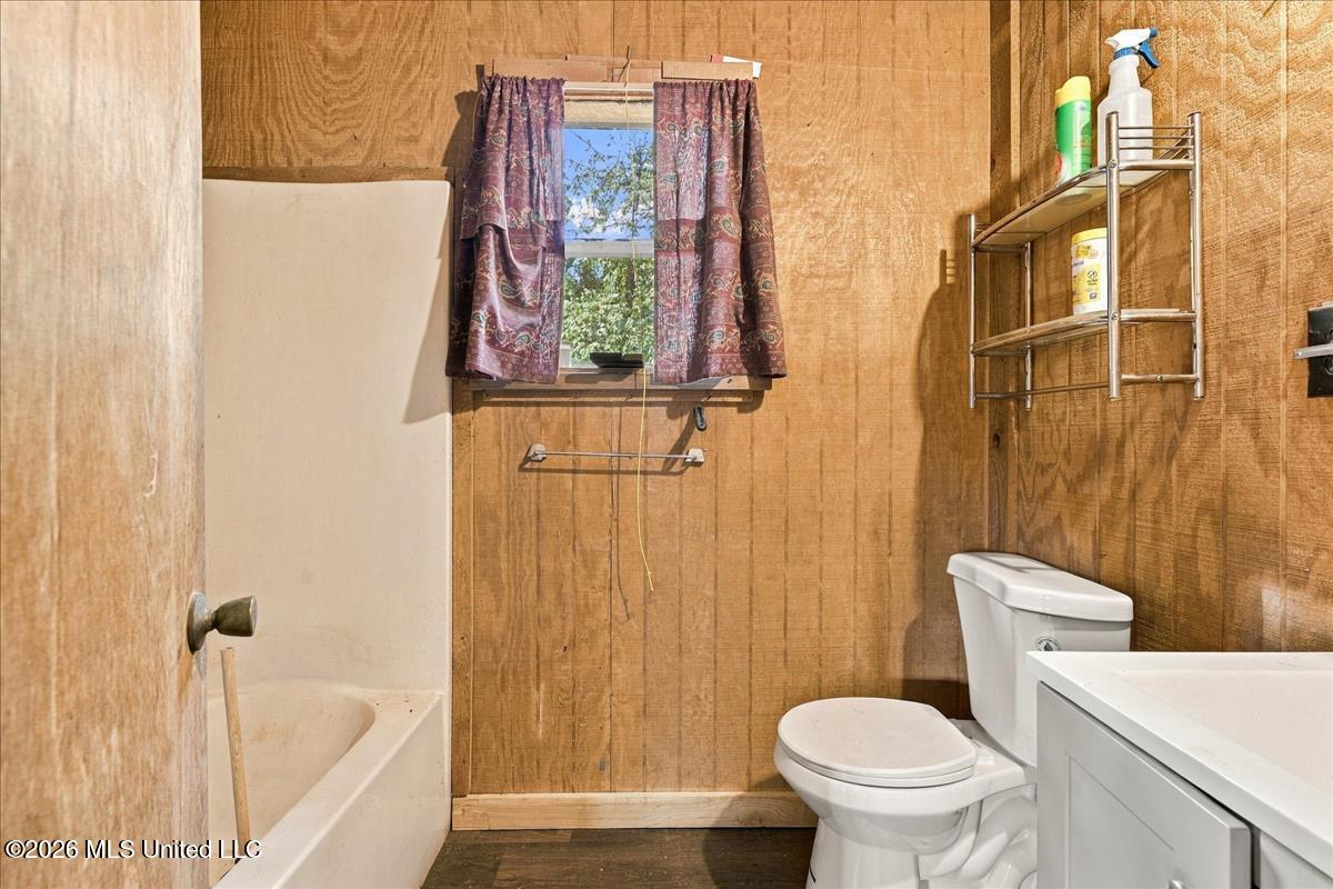 512 Oakview Property Photo 8