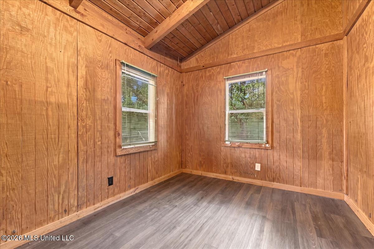 512 Oakview Property Photo 9