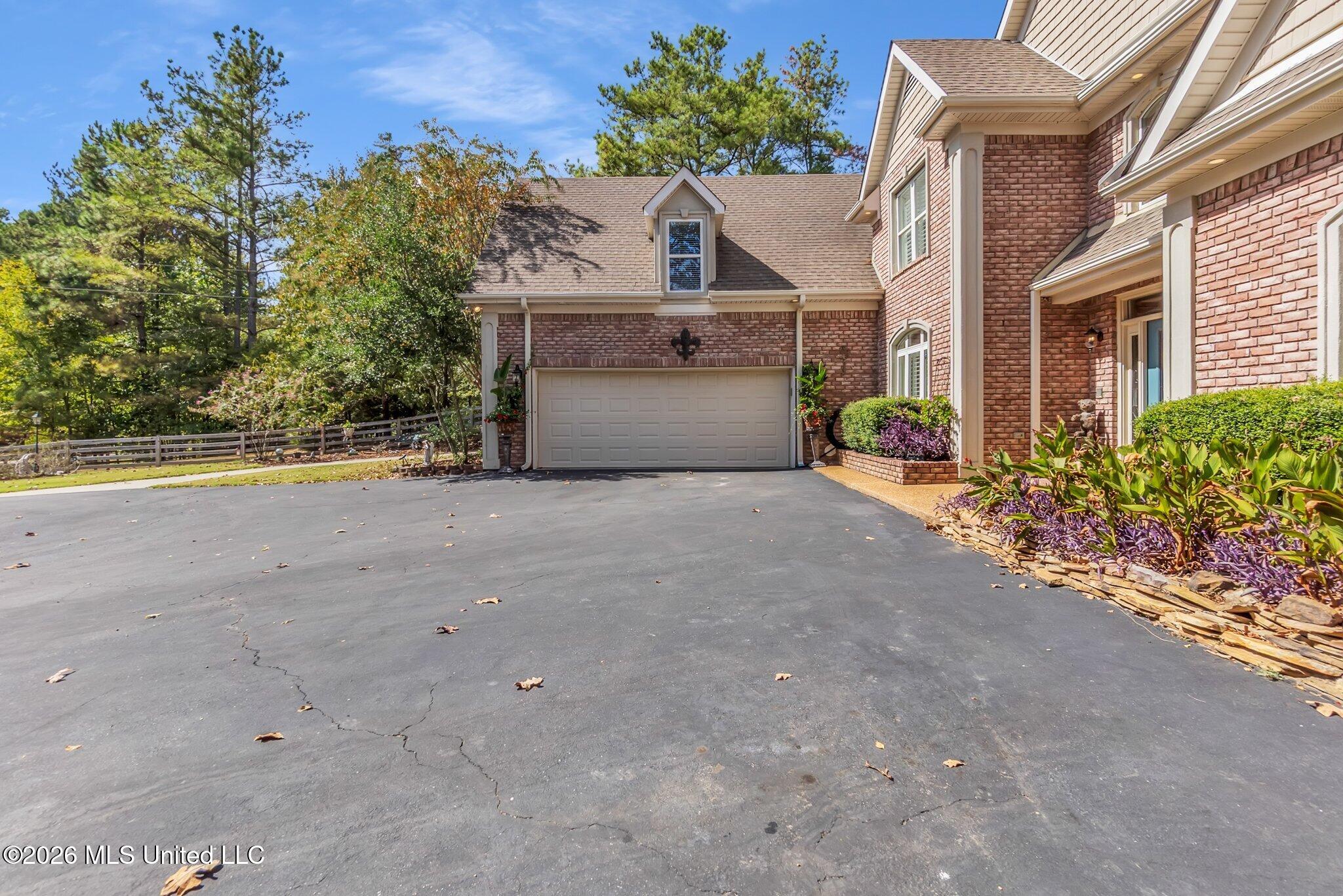 12520 Whispering Pines Drive Property Photo 3