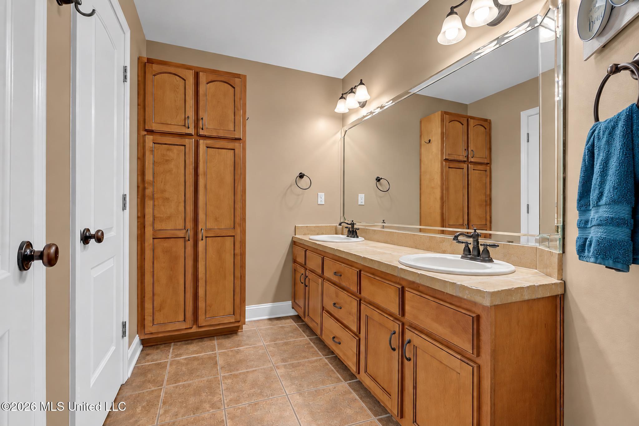 12520 Whispering Pines Drive Property Photo 19