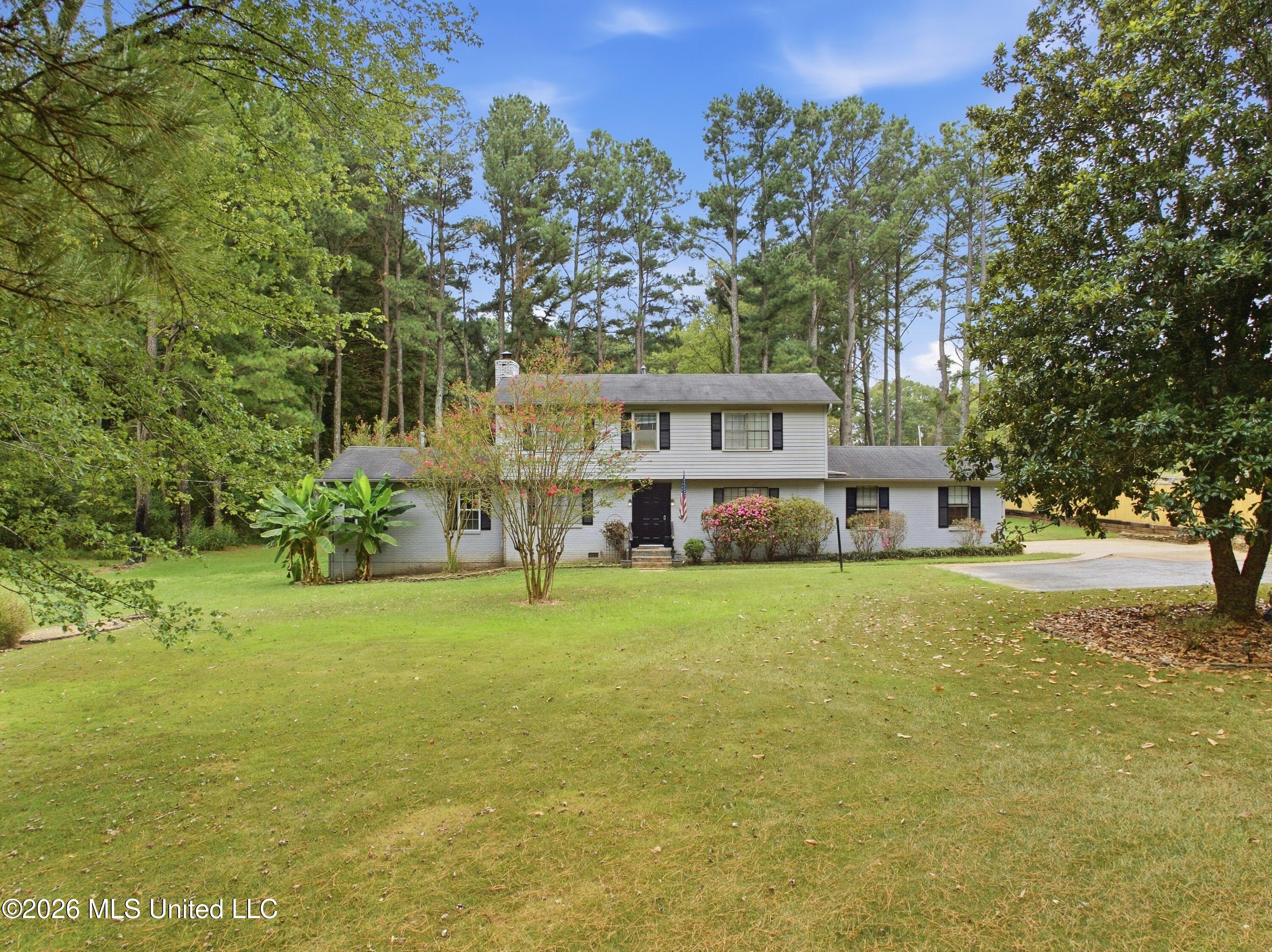 120 Oakwood Drive Property Photo 1