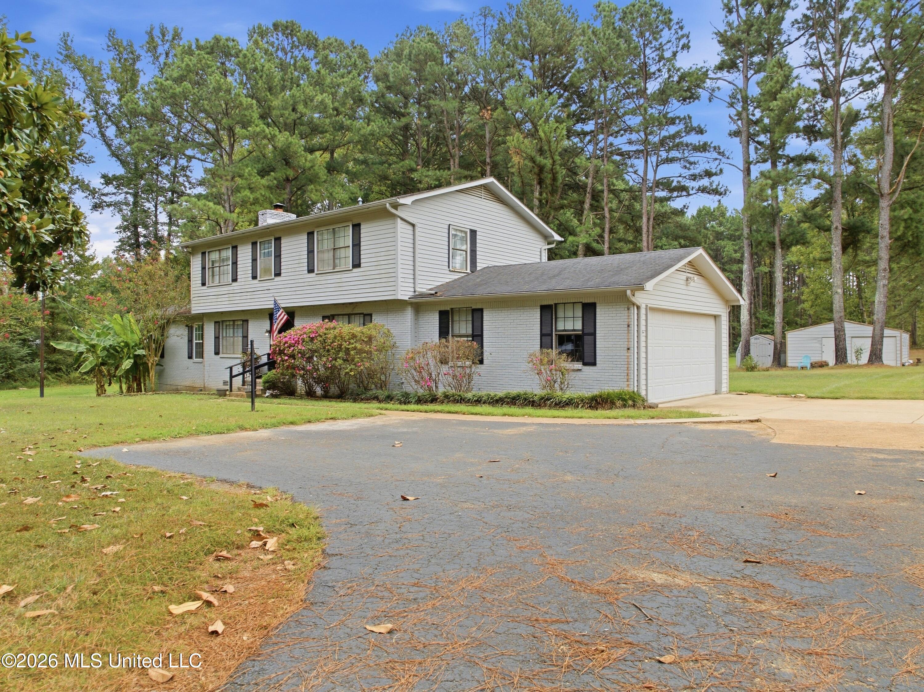120 Oakwood Drive Property Photo 2