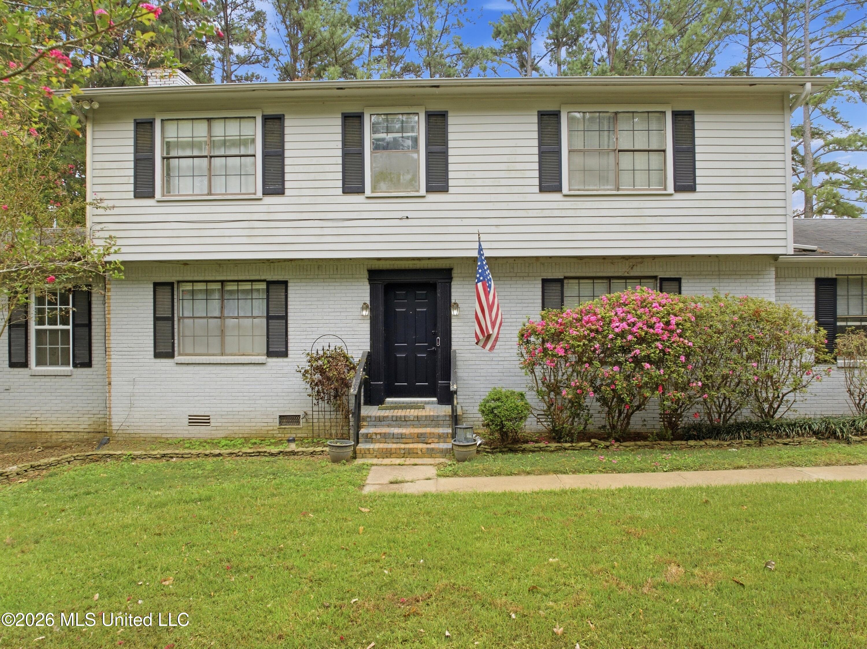 120 Oakwood Drive Property Photo 3