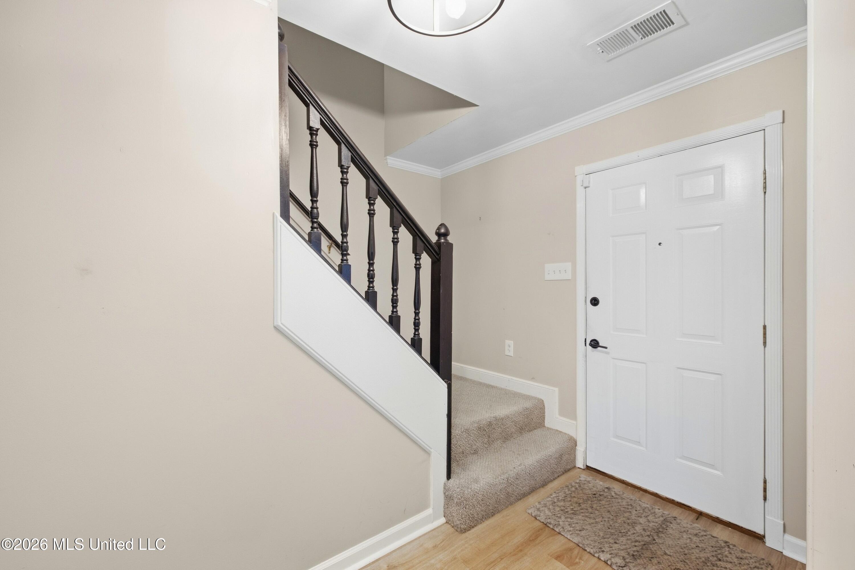 120 Oakwood Drive Property Photo 4