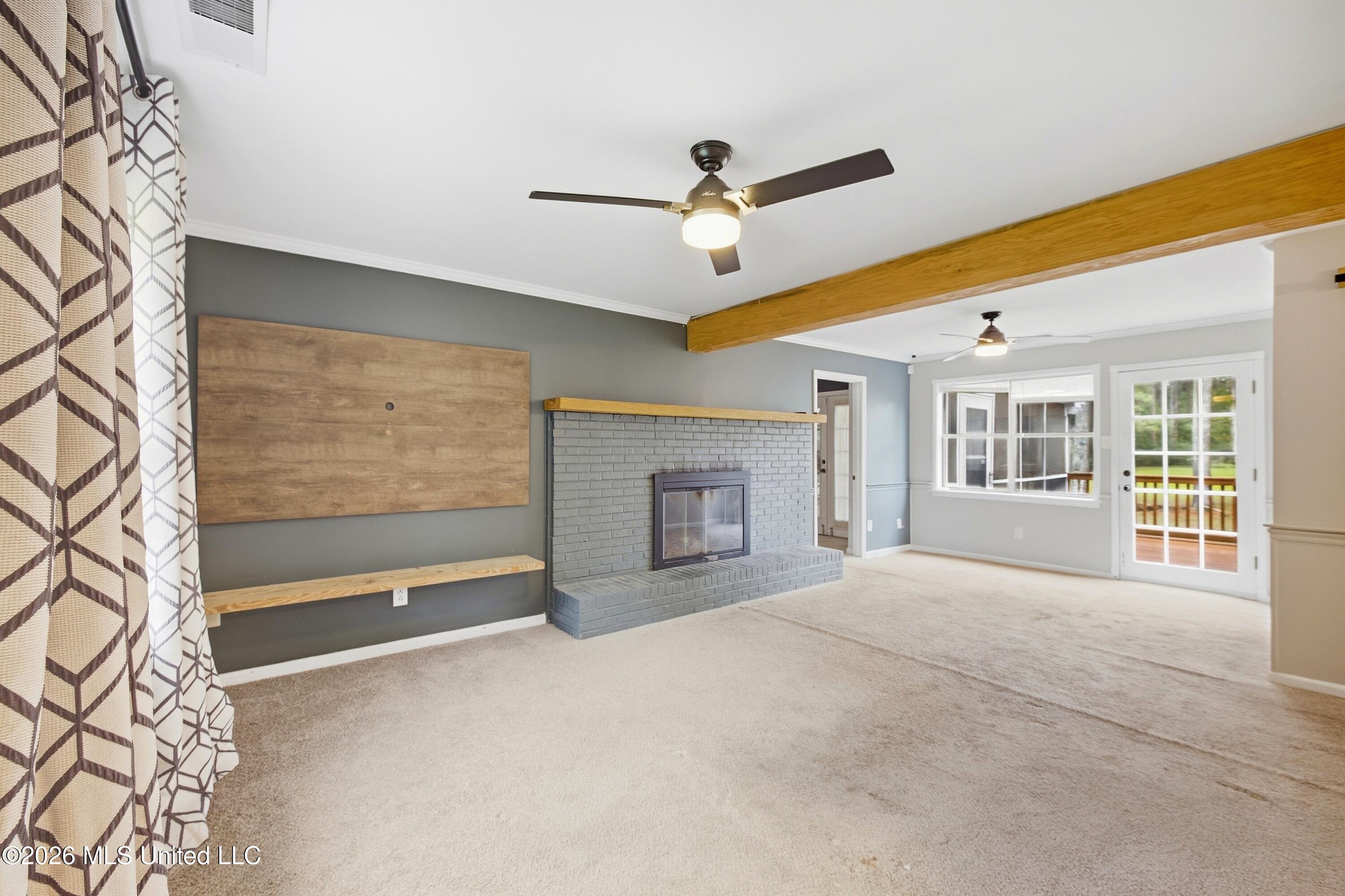120 Oakwood Drive Property Photo 7