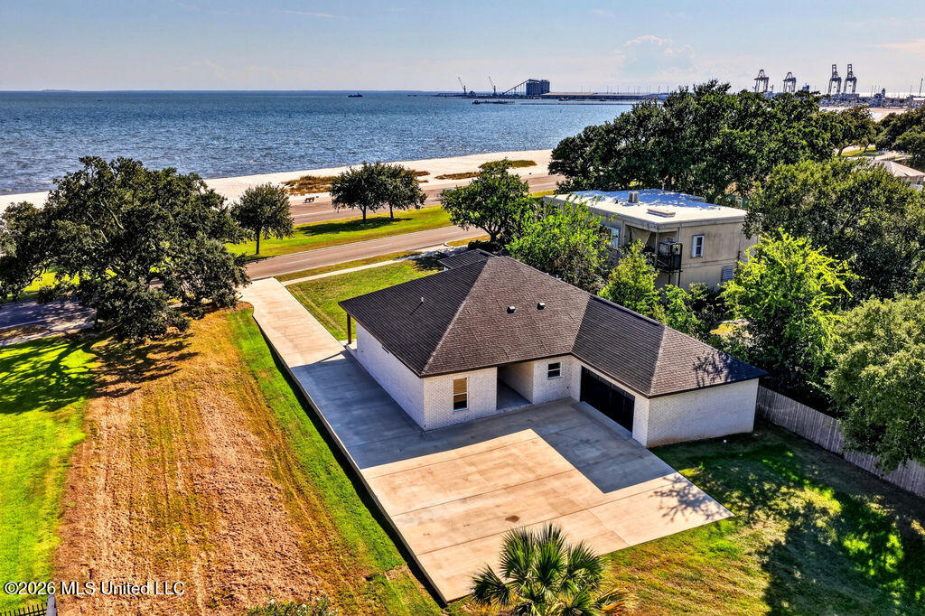 1416 E Beach Boulevard Property Photo 1