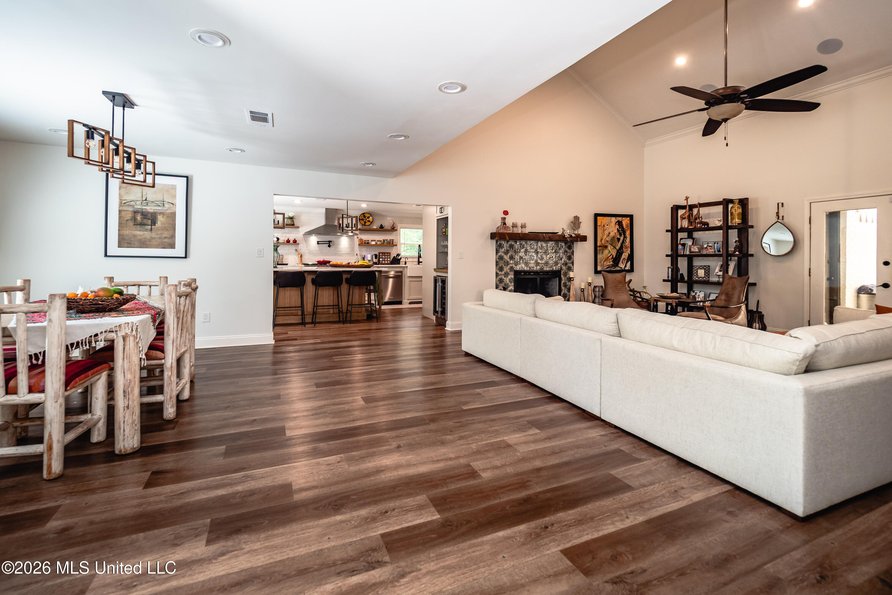 103 Carriage Lane Property Photo 8