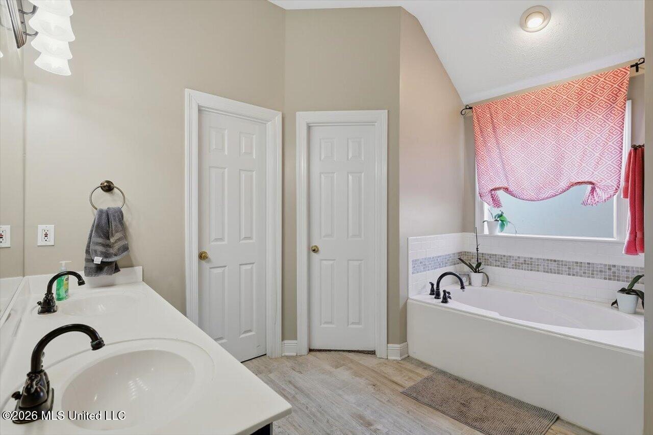 207 Woodgreen Cove Property Photo 14