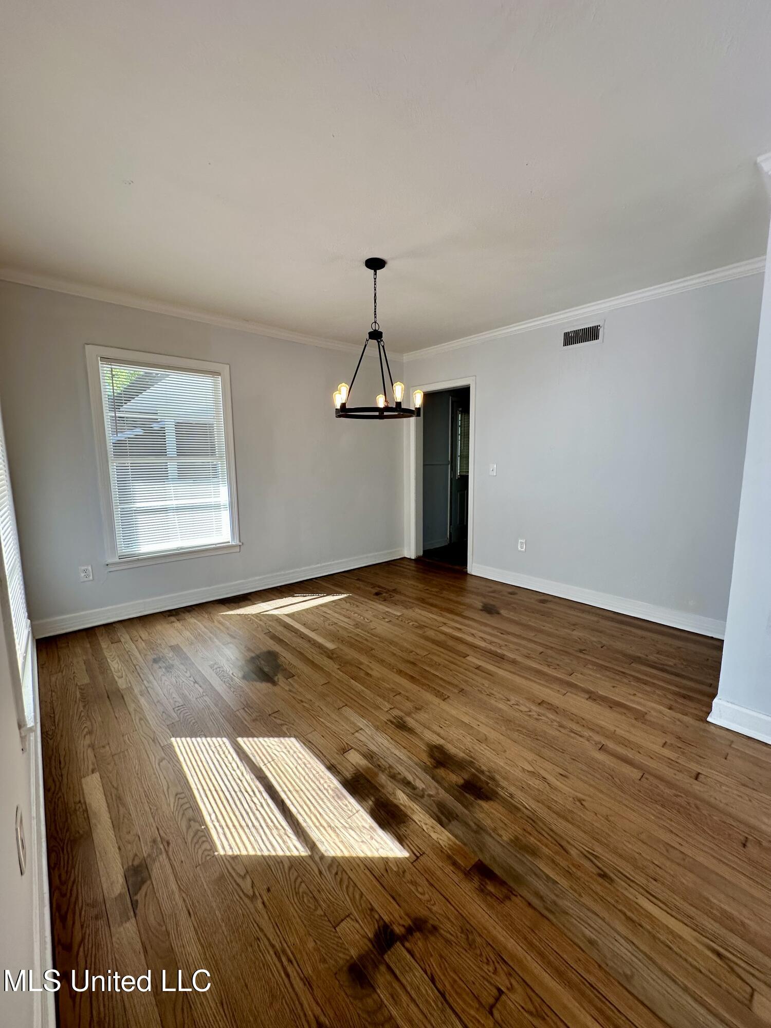 1026 Meadow Heights Drive Property Photo 4