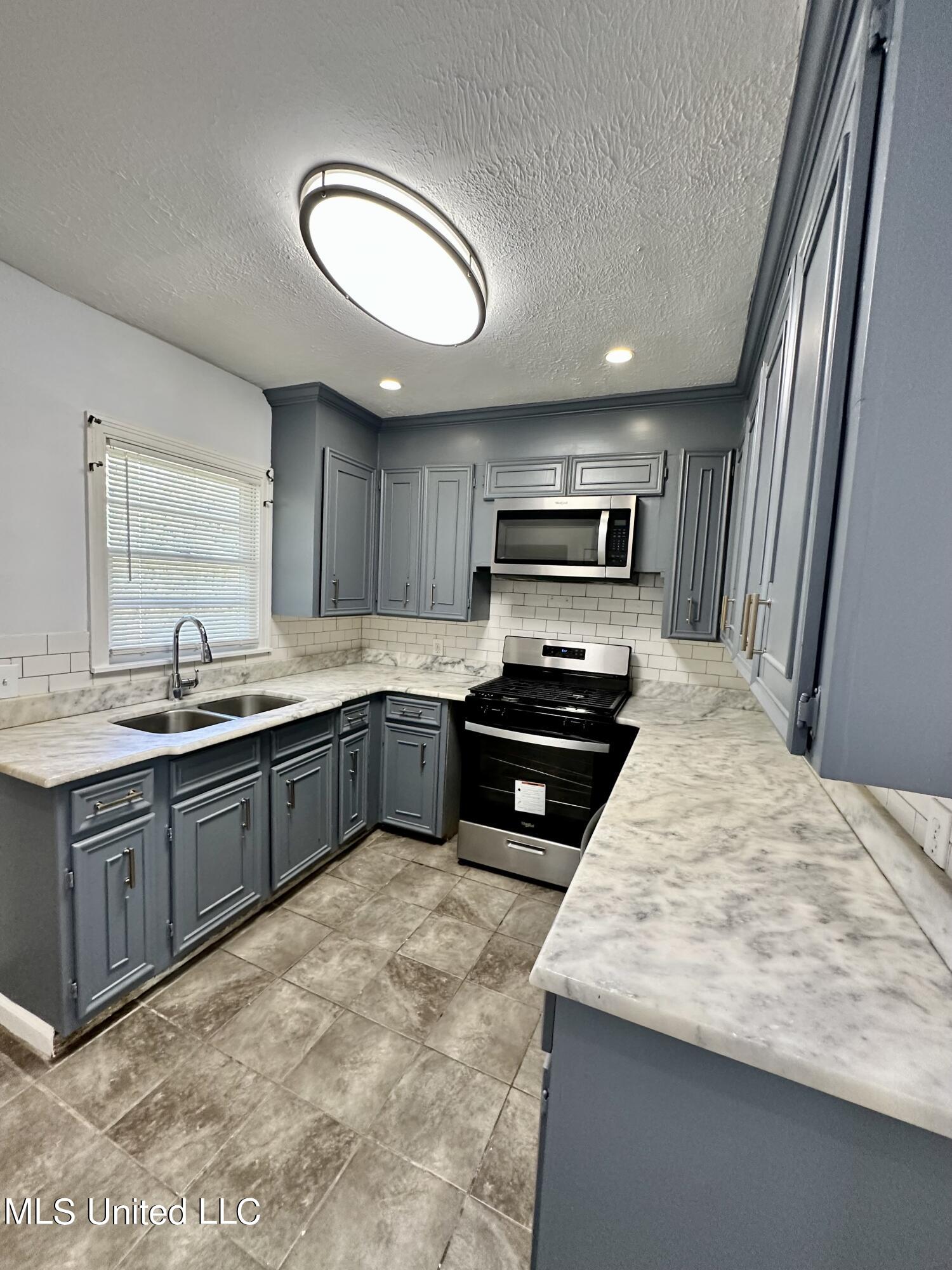 1026 Meadow Heights Drive Property Photo 6