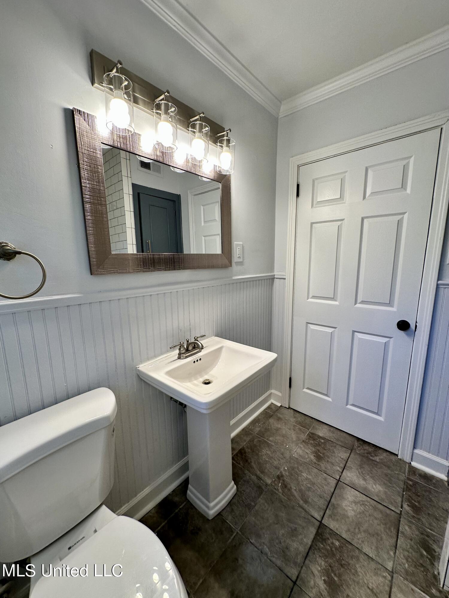1026 Meadow Heights Drive Property Photo 9