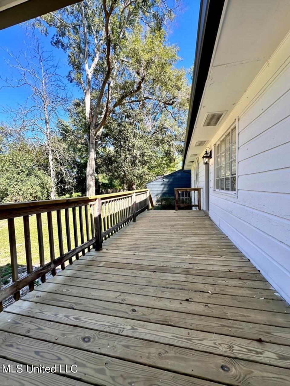 1026 Meadow Heights Drive Property Photo 12