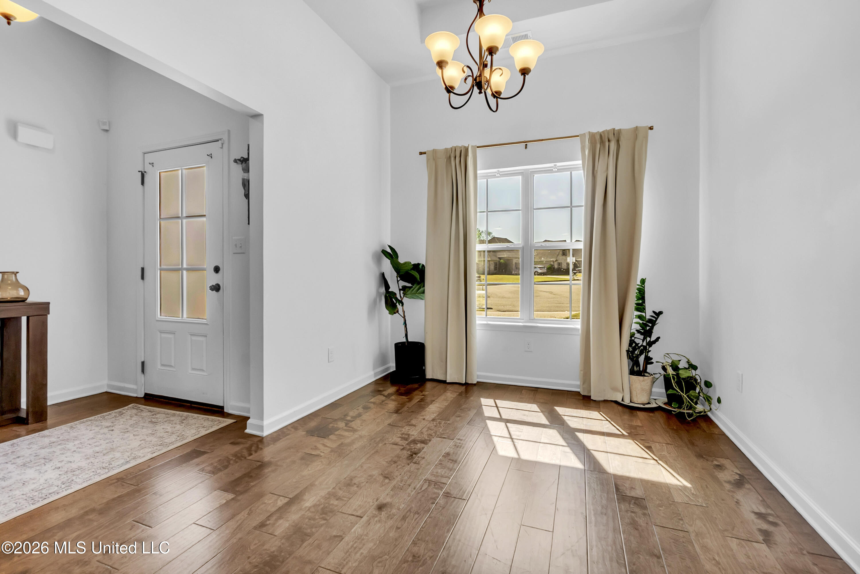 3530 Champion Hills Drive Property Photo 6