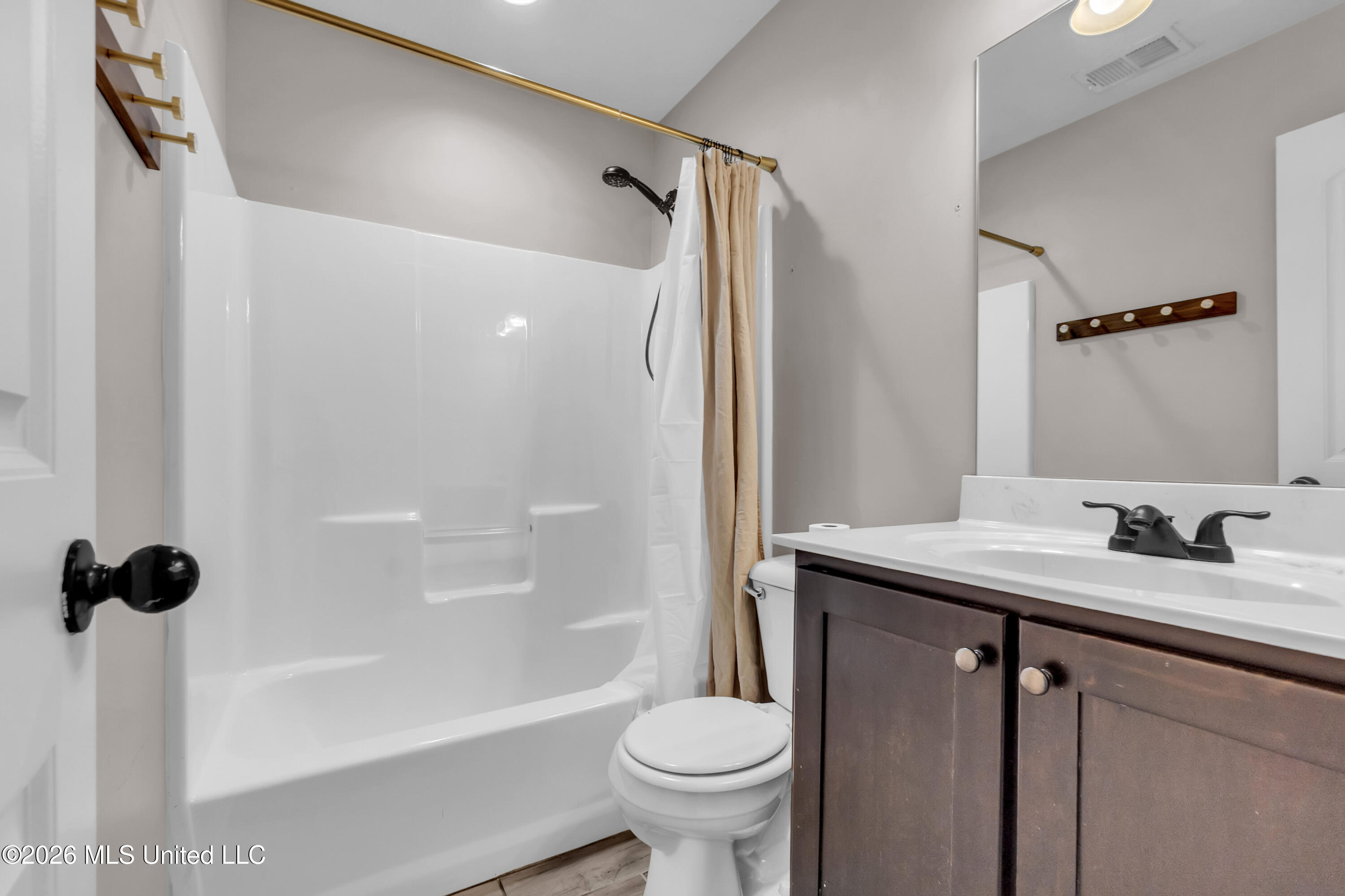 3530 Champion Hills Drive Property Photo 8