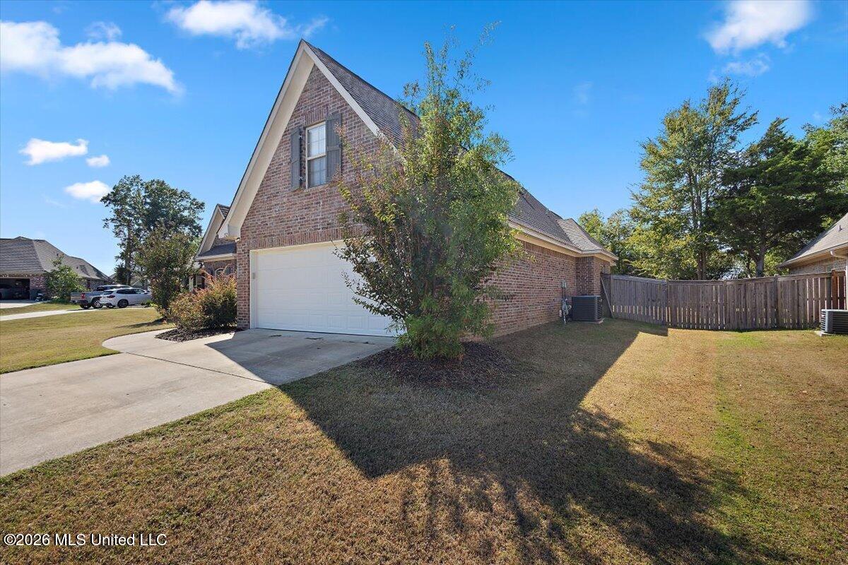 152 Sweetbriar Circle Property Photo 2