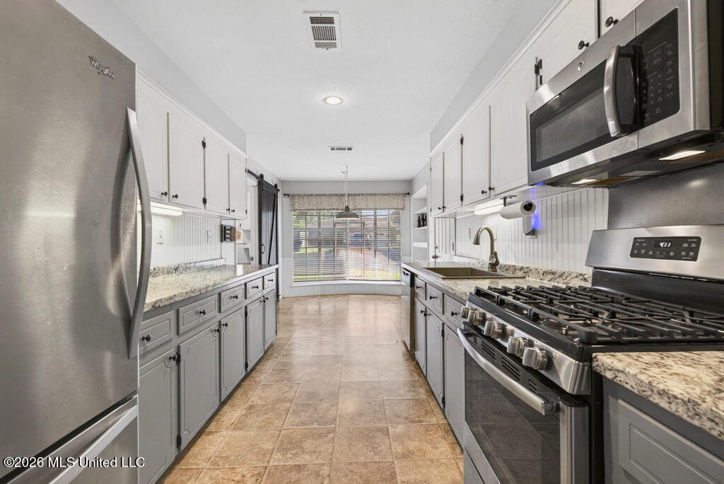 511 N Forest Avenue Property Photo 4