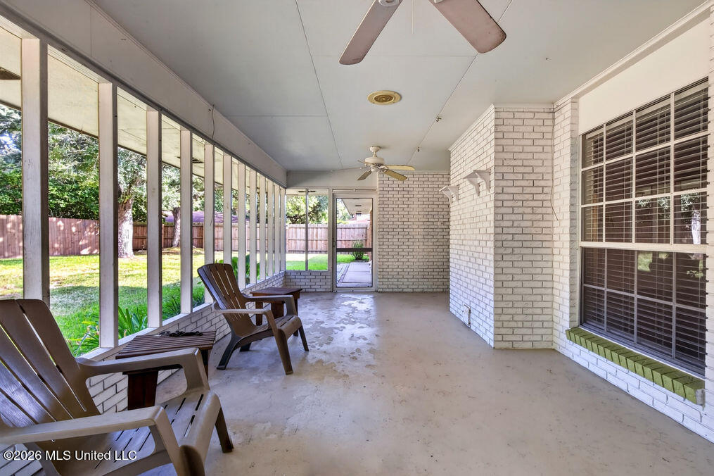 511 N Forest Avenue Property Photo 6