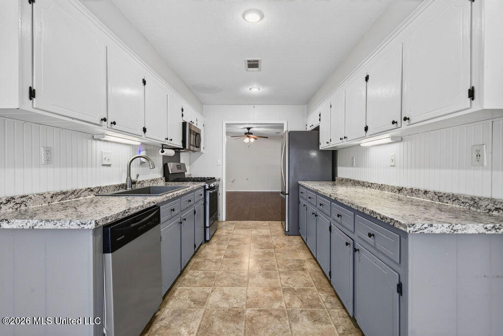 511 N Forest Avenue Property Photo 15