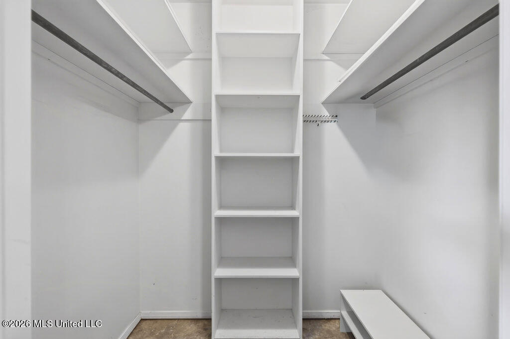 511 N Forest Avenue Property Photo 24