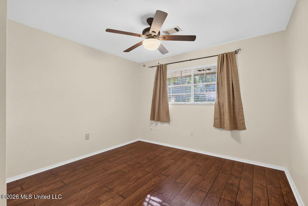 511 N Forest Avenue Property Photo 25