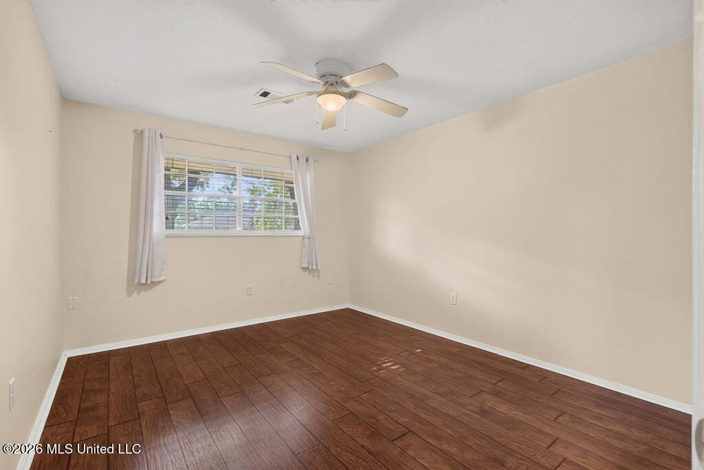 511 N Forest Avenue Property Photo 30
