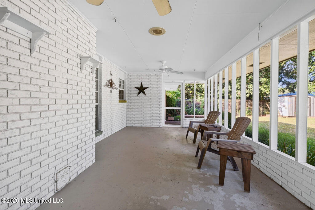 511 N Forest Avenue Property Photo 31