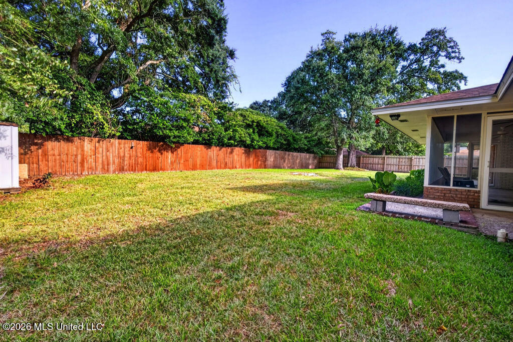 511 N Forest Avenue Property Photo 35